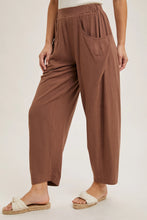 Load image into Gallery viewer, RELAXED LINEN BARREL PANTS