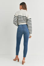 Load image into Gallery viewer, HIGH RISE PERFECT SKINNY WITH GRINDING // FINAL SALE