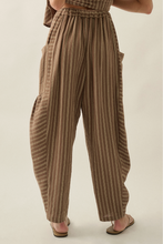 Load image into Gallery viewer, CRINKLE COTTON BARREL PANTS
