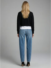 Load image into Gallery viewer, TAPERED MID RISE BAGGY JEAN
