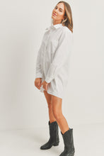 Load image into Gallery viewer, BUTTON DOWN POPLIN TUNIC BLOUSE
