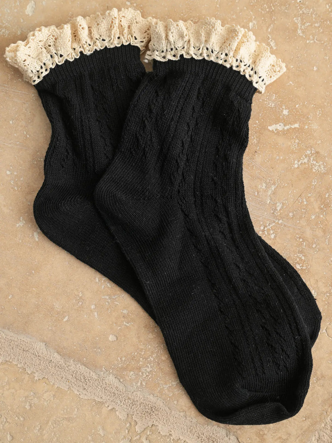POINTELLE CROCHET TRIM SOCKS // 2 COLORS