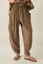 Load image into Gallery viewer, CRINKLE COTTON BARREL PANTS
