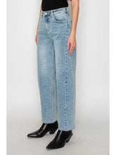Load image into Gallery viewer, HIGH RISE BARREL JEAN
