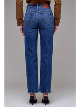 Load image into Gallery viewer, VINTAGE WASH STRETCH MID RISE CLASSIC STRAIGHT
