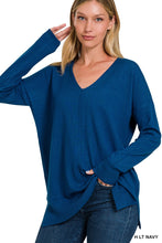 Load image into Gallery viewer, LUNA FRONT SEAM SWEATER SWEATER  // 3 COLORS
