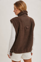 Load image into Gallery viewer, MOCK NECK SHERPA VEST
