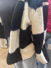 Load image into Gallery viewer, CHECKERED FLEECE JACKET
