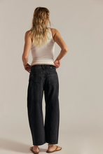 Load image into Gallery viewer, DEEP TRANCE DROPPED BF DENIM // FREE PEOPLE
