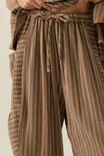 Load image into Gallery viewer, CRINKLE COTTON BARREL PANTS

