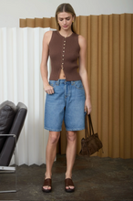 Load image into Gallery viewer, RIBBED BUTTON DOWN VEST// 2 COLORS
