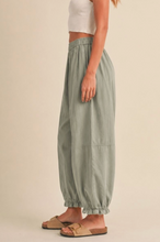 Load image into Gallery viewer, ISLA BALLOON PANTS
