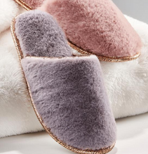 Load image into Gallery viewer, VEGAN FUR PLUSH SLIPPERS // 2 COLORS
