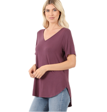 Load image into Gallery viewer, HARLOW HIGH LOW TEE // CURVY // 2 COLORS
